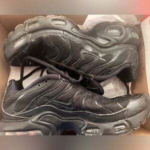 Nike AirMax Boys size 5Y
